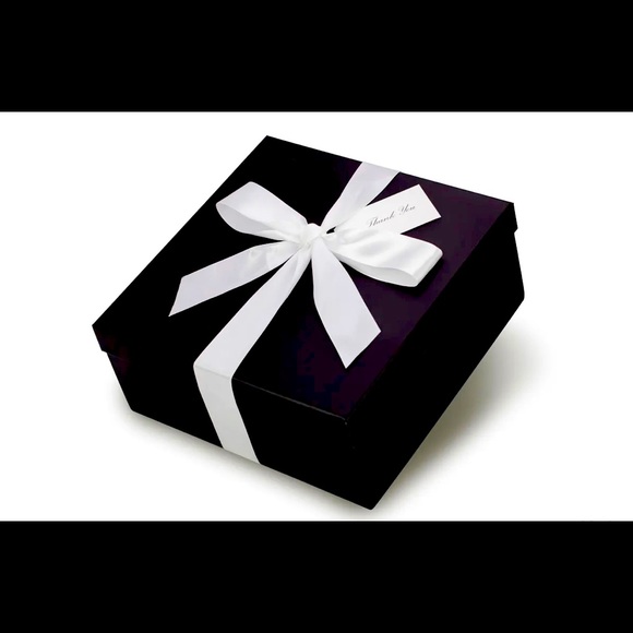 Peer Chic Mystery Fashion Style Box - Picture 1 of 1